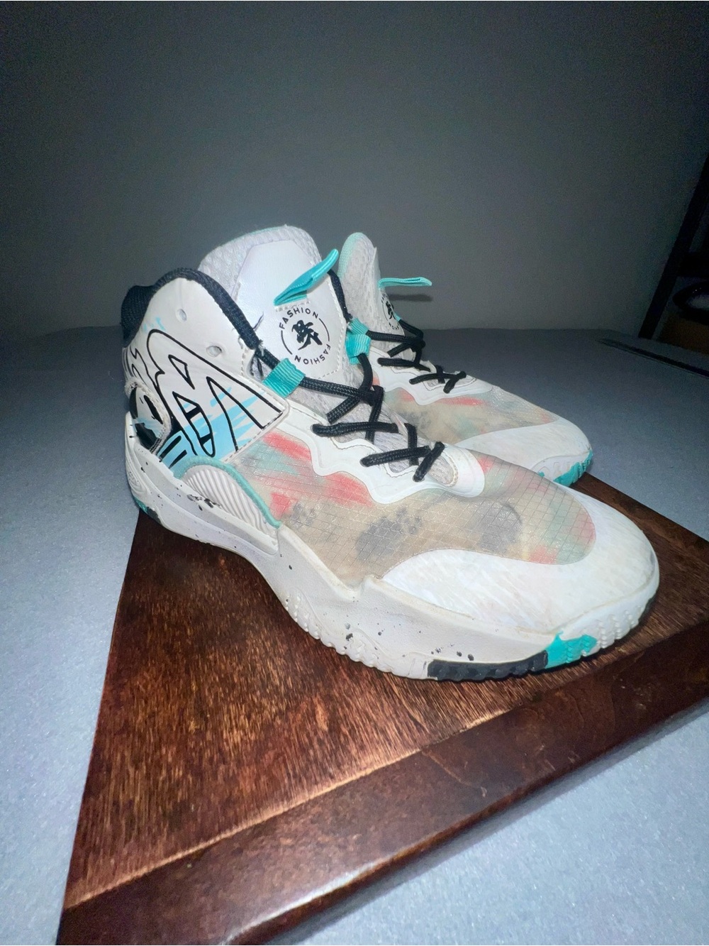 Unisex basketball shoes high top graffiti sneakers size US 7 women’s/ 6 men’s
